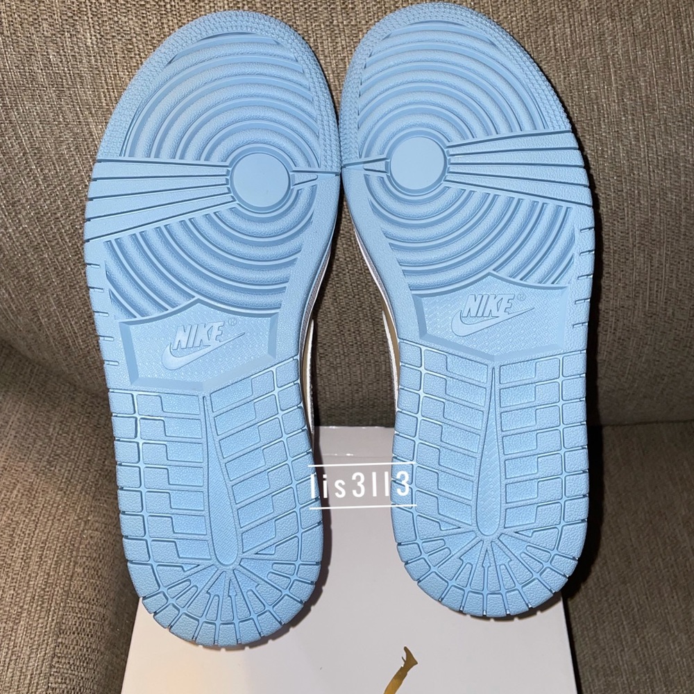 Air Jordn 1 Mid SE Sesame - Picture 8 of 9